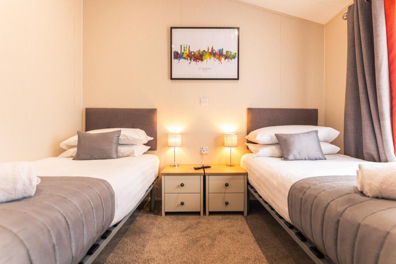 Heathery With Hot Tub Lodge York